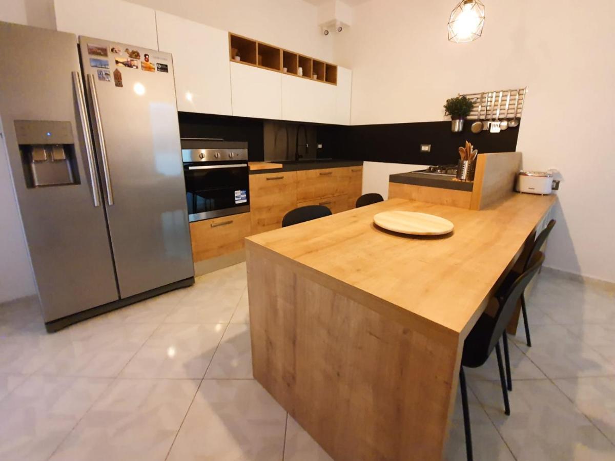B&B Terra Di Miti Acireale Exterior photo